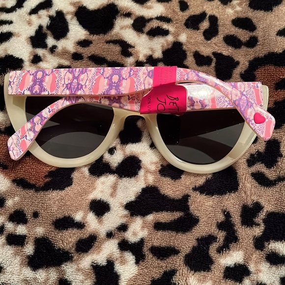 Betsey Johnson Cat Eye w/Bling - Picture 3 of 5